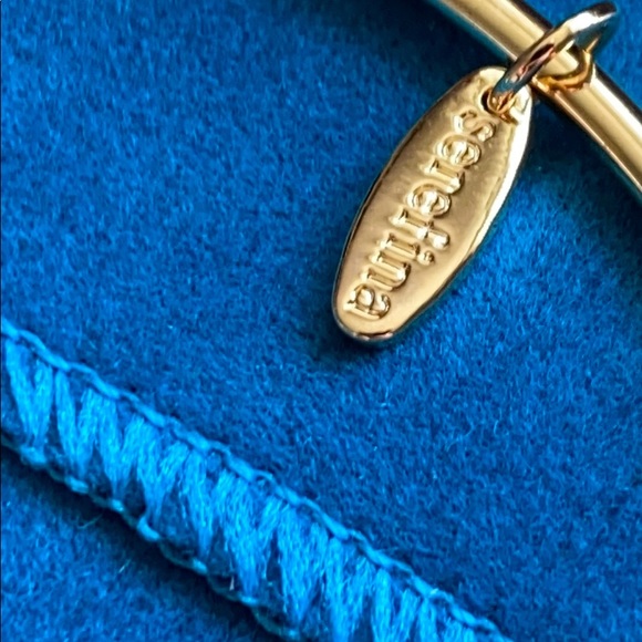 🫣Serefina Gold Bangle - Picture 4 of 10